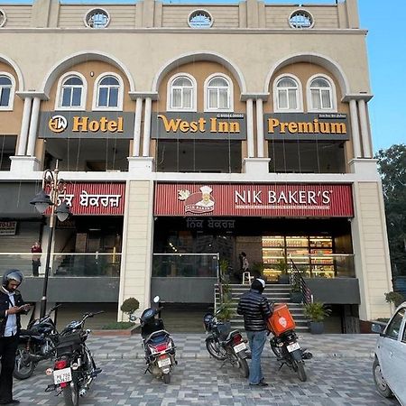 Hotel West Inn Premium Kharar Buitenkant foto