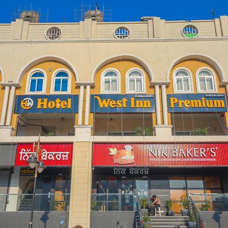Hotel West Inn Premium Kharar Buitenkant foto
