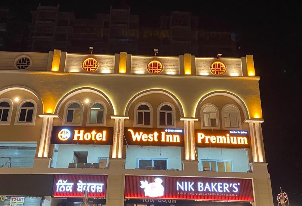 Hotel West Inn Premium Kharar Buitenkant foto
