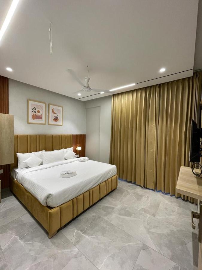 Hotel West Inn Premium Kharar Buitenkant foto