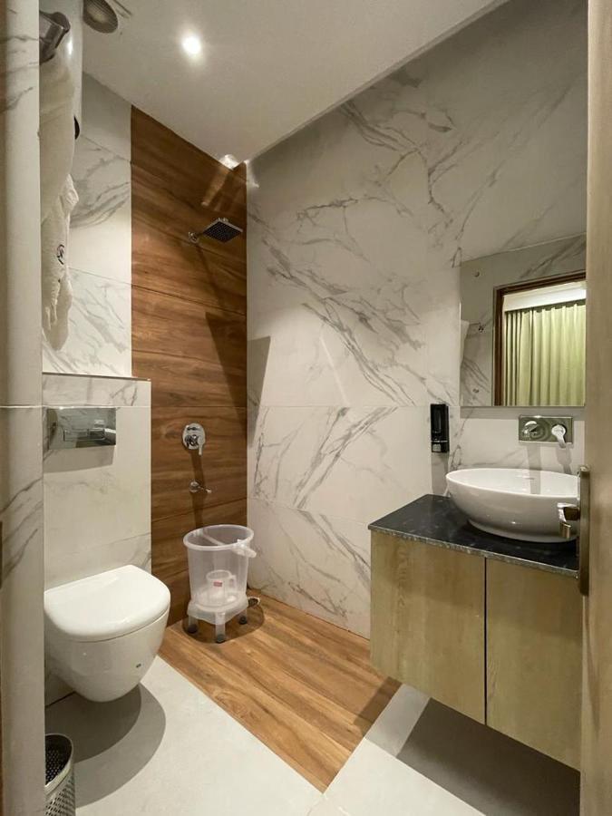 Hotel West Inn Premium Kharar Buitenkant foto
