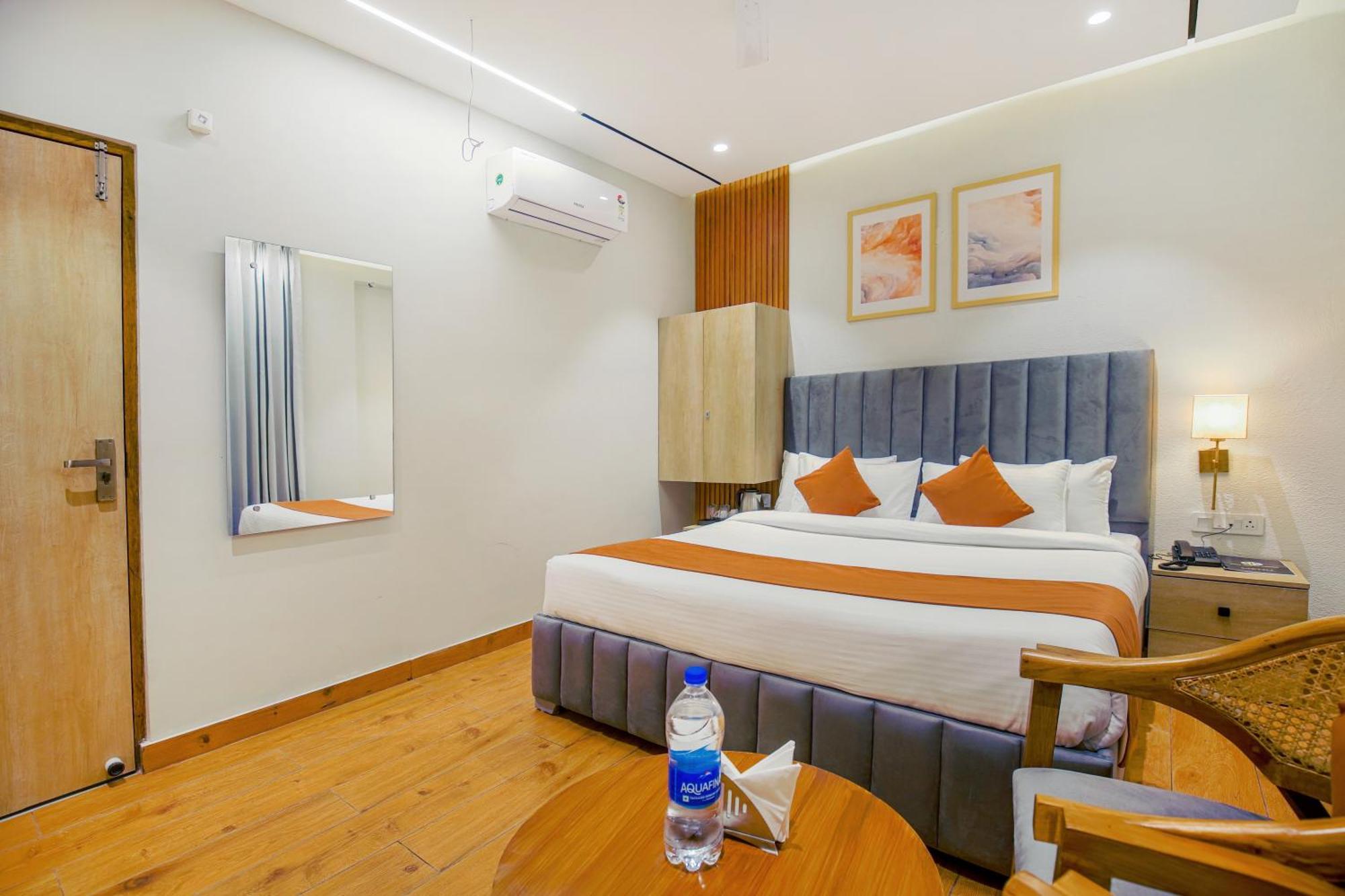 Hotel West Inn Premium Kharar Buitenkant foto