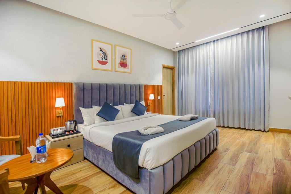 Hotel West Inn Premium Kharar Buitenkant foto